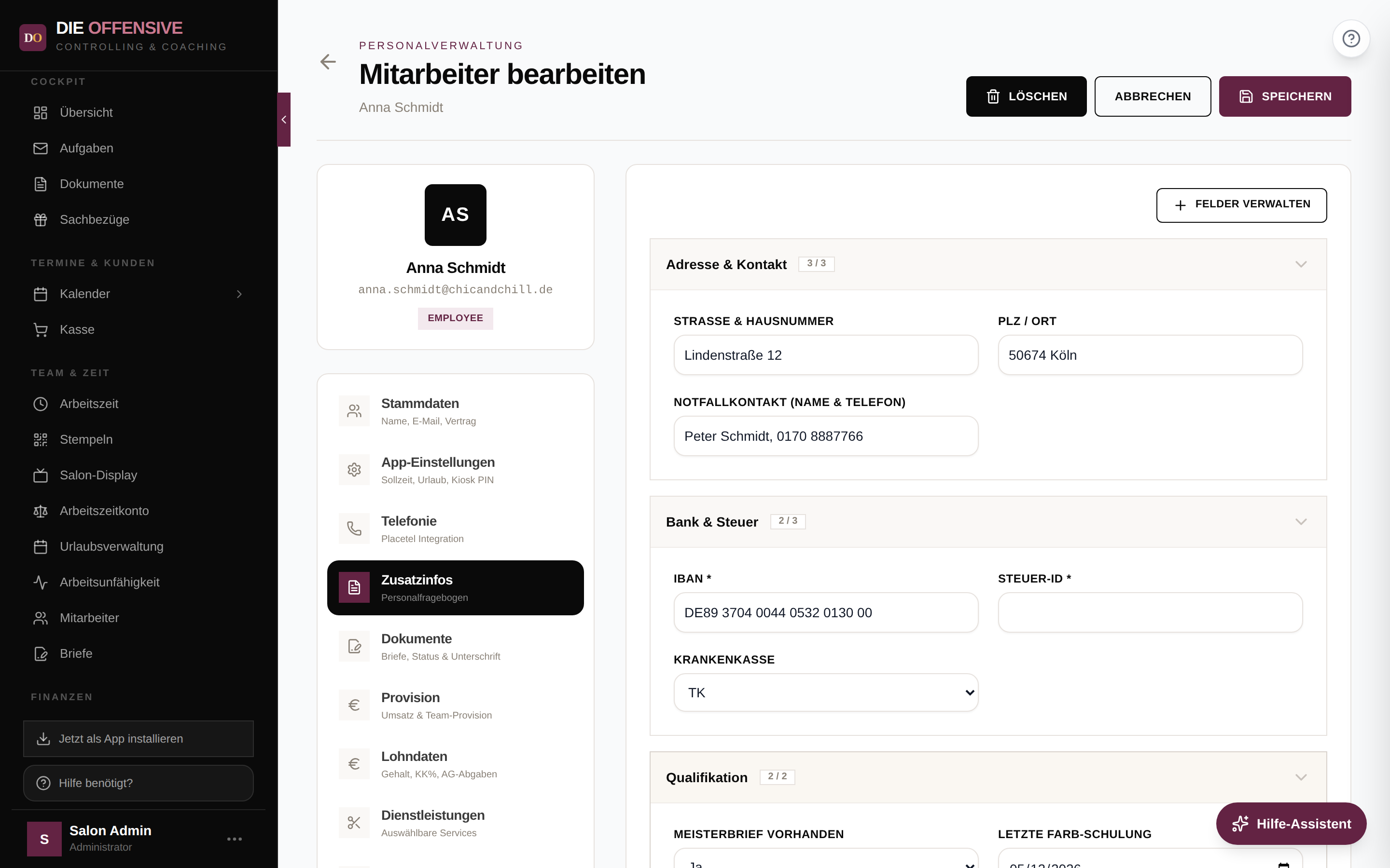 Mitarbeiter-Akte mit dem Tab Zusatzinfos: selbst definierte Felder in Sektionen wie Adresse & Kontakt, Bank & Steuer und Qualifikation
